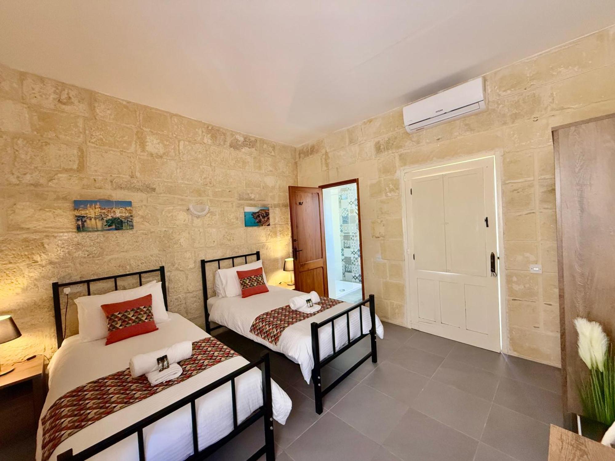Ta' Matmura B&B Għarb Buitenkant foto