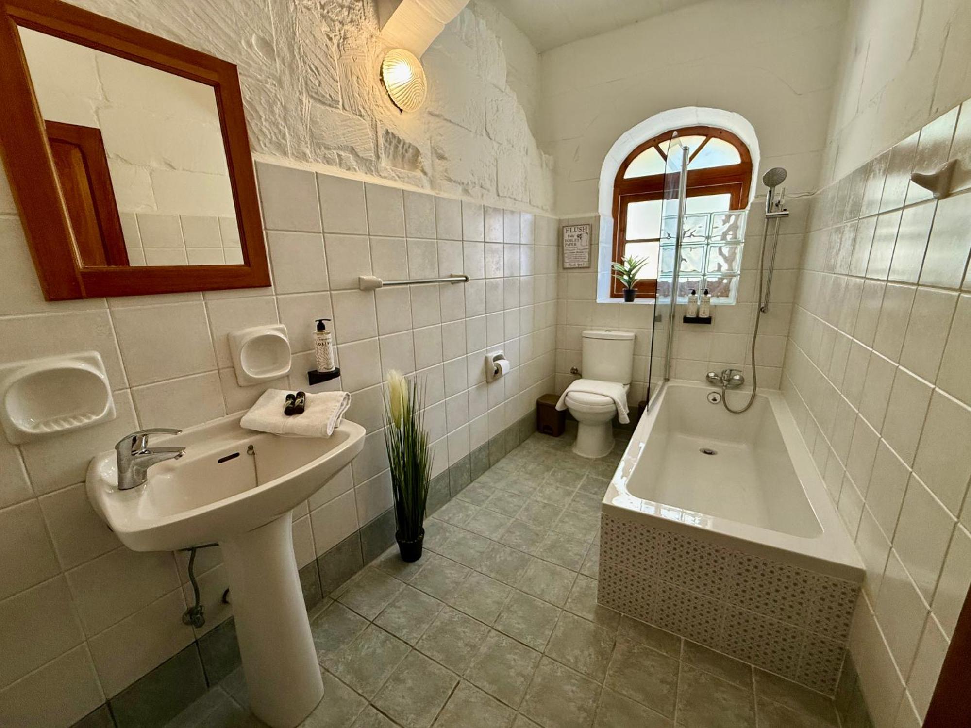 Ta' Matmura B&B Għarb Buitenkant foto
